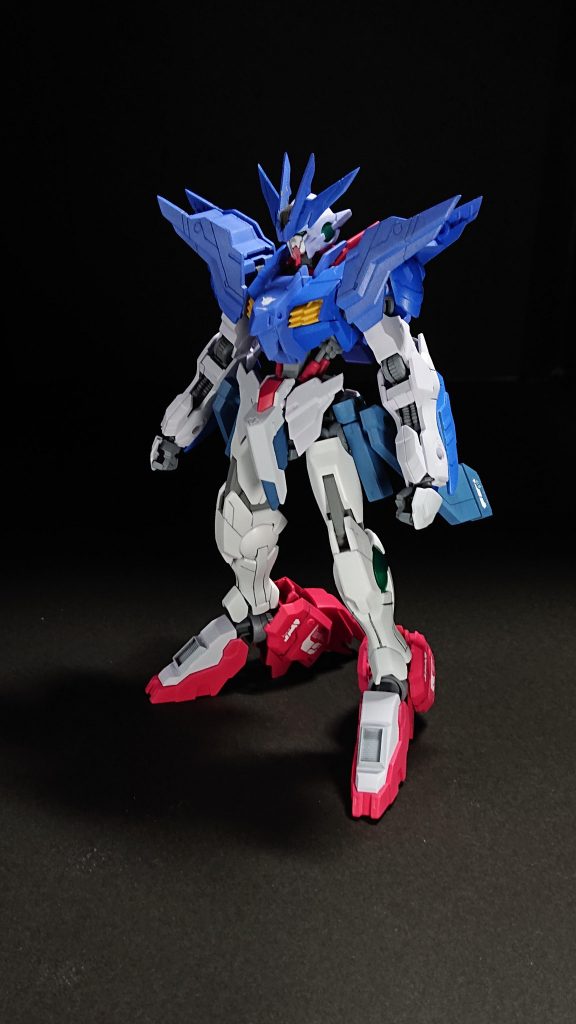 素体カラーリングはメカデザイナーである海老川さんのダブルオーを意識しつつ、あとは感覚的に。