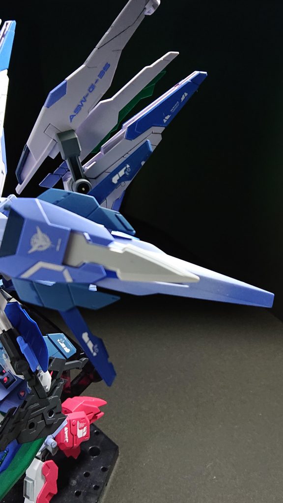 ウイング部分が展開しますたとえばトランザム中の余剰エネルギーが放出する、みたいな