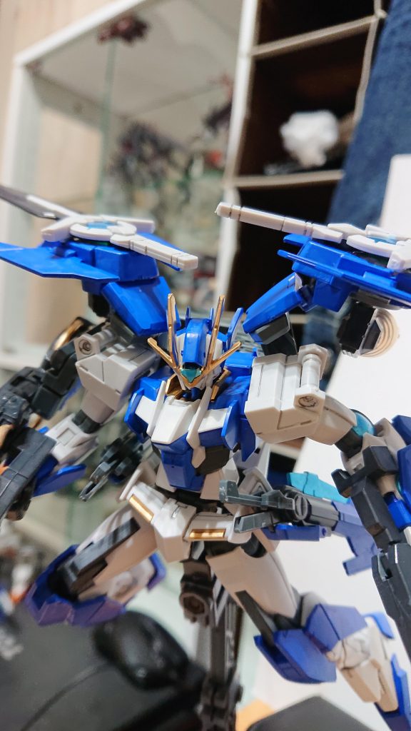 ガンダムヘッドをレッドゴールドにしたらかなりのイケメンに!只でさえかっこいいのに。