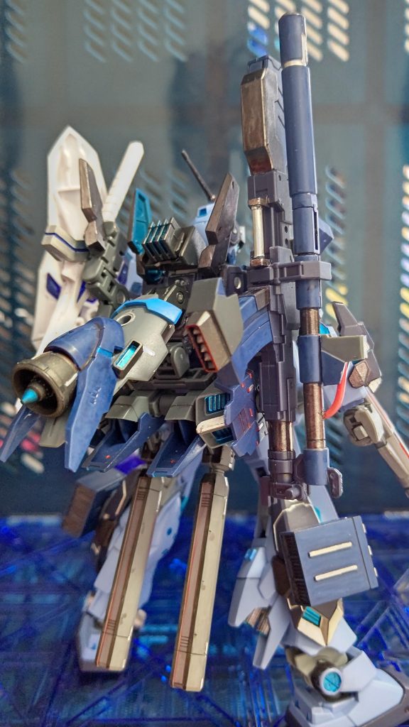 追加ブースターはヅダのバックパックをイメージして、可動しオーバーブーストし、一気に距離を詰めるという設定です。また、追加スラスターやプロペラント・タンクは30MMを使用しました。最後までご覧頂きありがとうございました。実は再販される前にペイルライダーは一度購入したのですがパーツはミキシングに使ったりときちんと製作してなかったので久しぶりの宇宙世紀MSは楽しかったです。シールドや膝のマークはGBNで好きなパーソナルマークを選ぶとしたらゲラート・シュマイザー小佐の闇夜のフェンリル隊が好きなのでこちらを選びました。