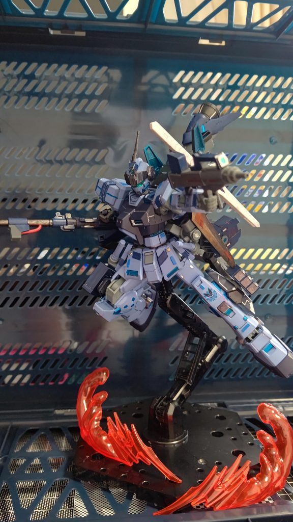 標準装備、ブルパップマシンガンによる牽制！