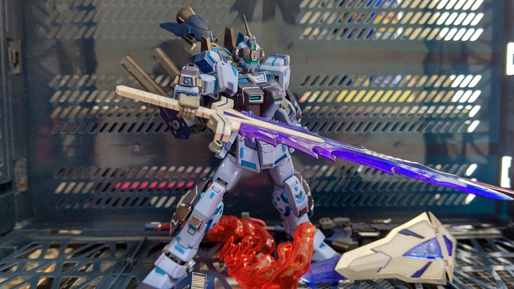 装備して武装をパージし、ハデスがない変わりにモード:ネメシス発動、近づいたものは全て切り捨てる...剣のシステムなので武器に振り回され徐々に自分のものにしていくという物語的な設定ですwコトブキヤさんのナイトマスターソードですが騎士らしい装備だと思うんですよね...