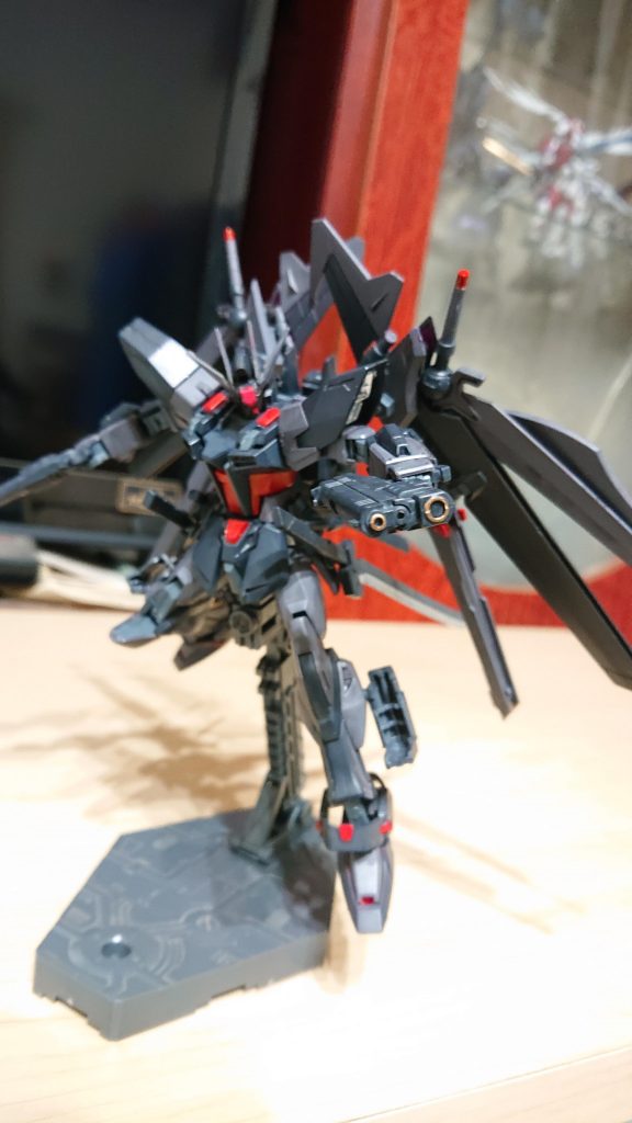 ノワールの様に二丁拳銃とアストレイの様に刀を２本装備。