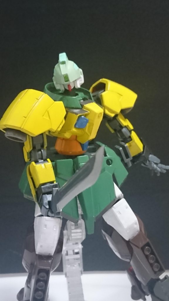 こいしちゃんが乗る機体なので、もちろんナイフも付属しています! 腰のラックに常設しているのですが、頻繁にぽろぽろしちゃうんですよね~