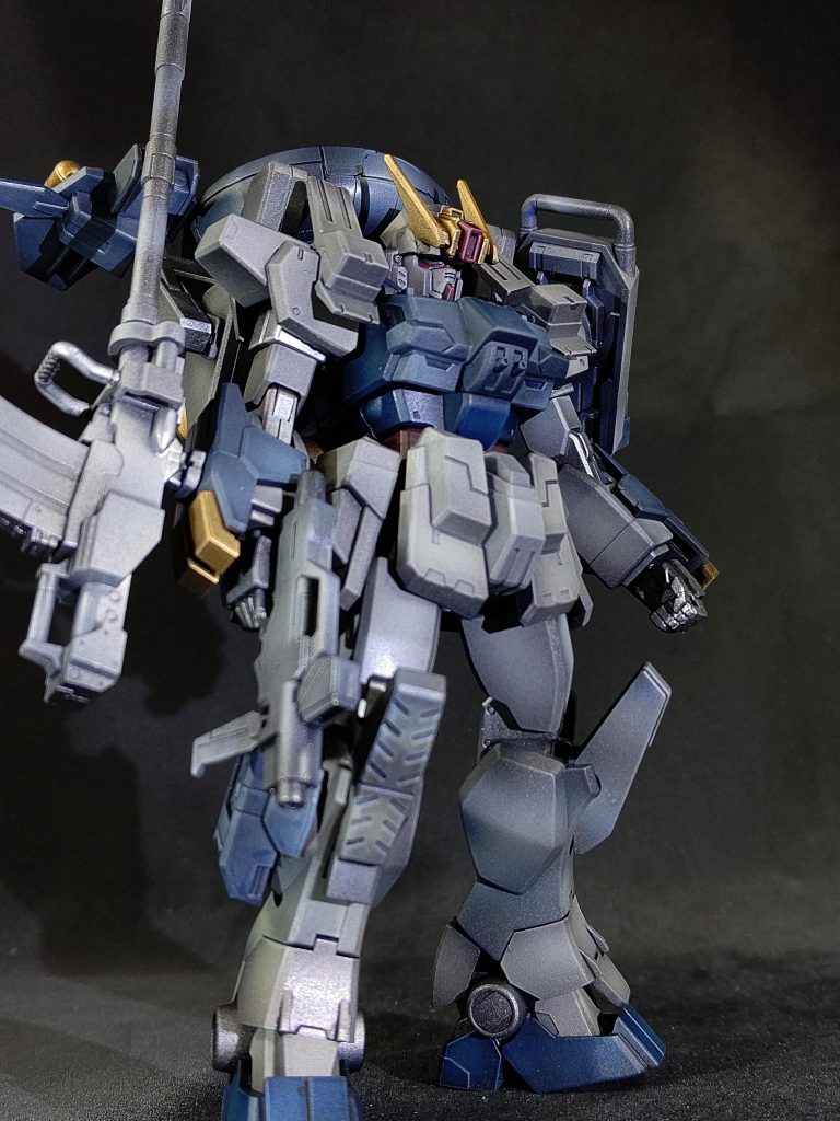 脚が細く自立は困難ですね。