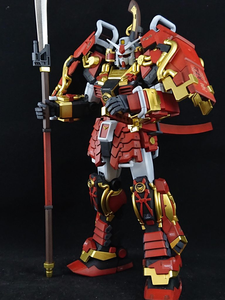 家紋は先にゴールド、目は先にシルバー→クリアイエローを塗って、エナメルつや消しブラック→凸部拭き取りでやるとやりやすかったです。 マーキングシールは思ったより目立つので自前のデカール使えばよかったと後悔