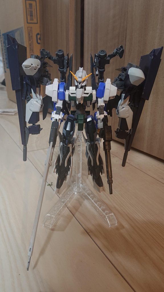 オリジナル設定クロスオーバーした世界で寄せ集めで出来た機体ネオジオンのエリート部隊の一人であるアレス.シュタイナーが乗る機体 寄せ集めのパーツを組み合わせカスタマイズし未知のエネルギー源「ガレス」をリアクターに繋ぎ稼働しているだが未知故にこの機体の扱いが難しくアレスにしか扱えずガレスエネルギーのリミッターを解除することにより通常より機能性がかなり上がるしかしパイロットにも負担がかかるため1回の出撃で1度しか使えない                                       武装レールキャノン                                                        シールドキャノン×2                                                イグニス専用ビームライフル                                 高出力ビームキャノン×2