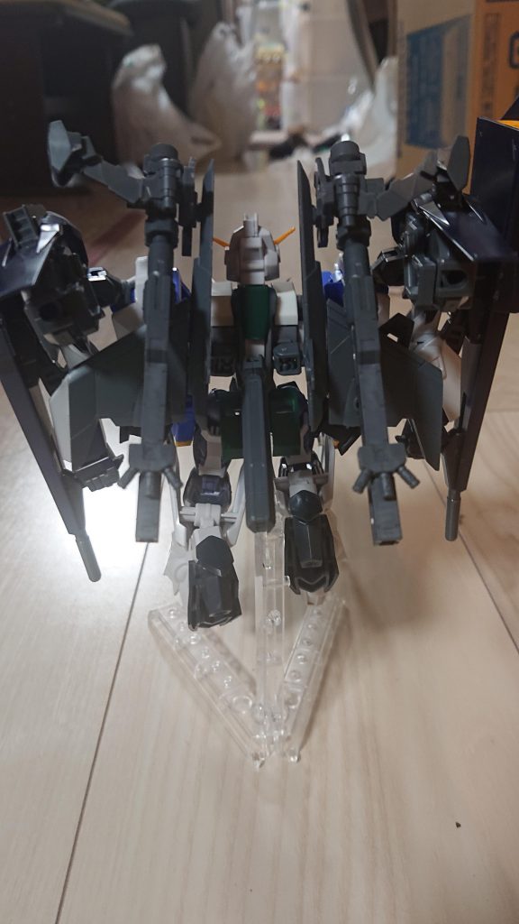 武装レールキャノン                                                        シールドキャノン×2                                                イグニス専用ビームライフル                                 高出力ビームキャノン×2