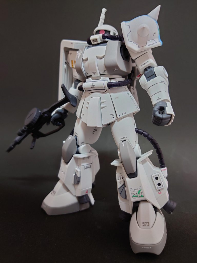 ジオン系のMSは、下からのアングルが好きです✨