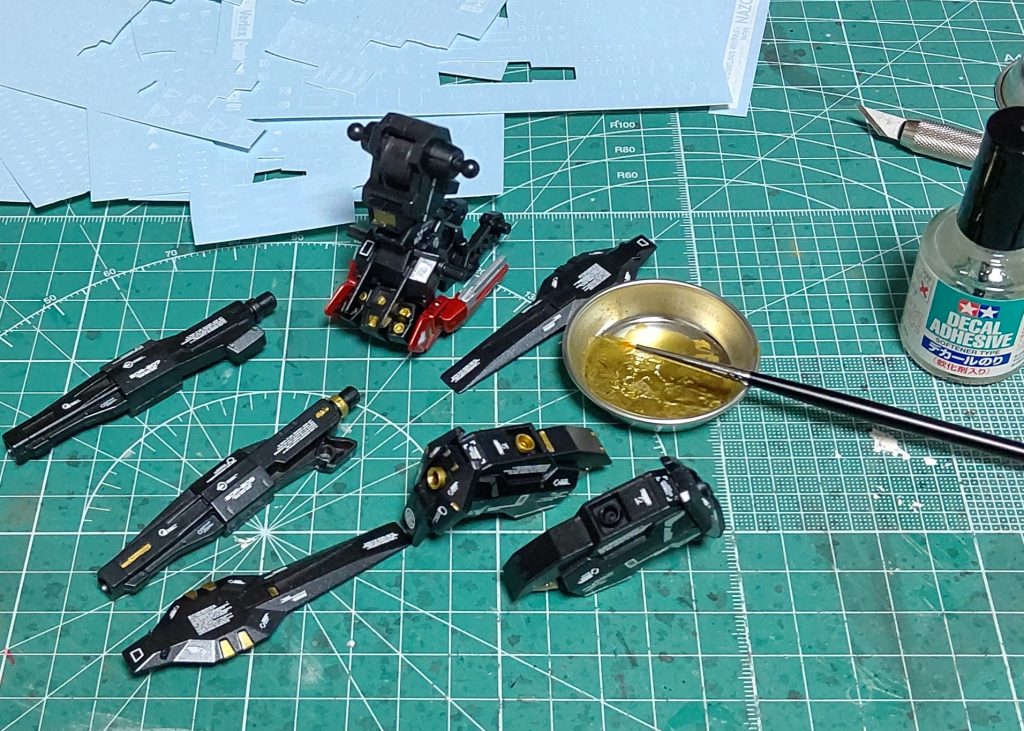 金色部分はガンダムマーカーを使い方筆塗りしました!今回はここまでです!最後まで見ていただきありがとうございますm(_ _)m