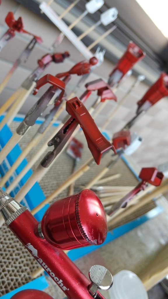 ベランダ塗装日和で捗りました。昼間ずっとベランダに居たのですが、外は気持良いですね。工作・組みたては部屋で、塗装はベランダでやっていますが、全てベランダでやろうかしらん。寒いか。