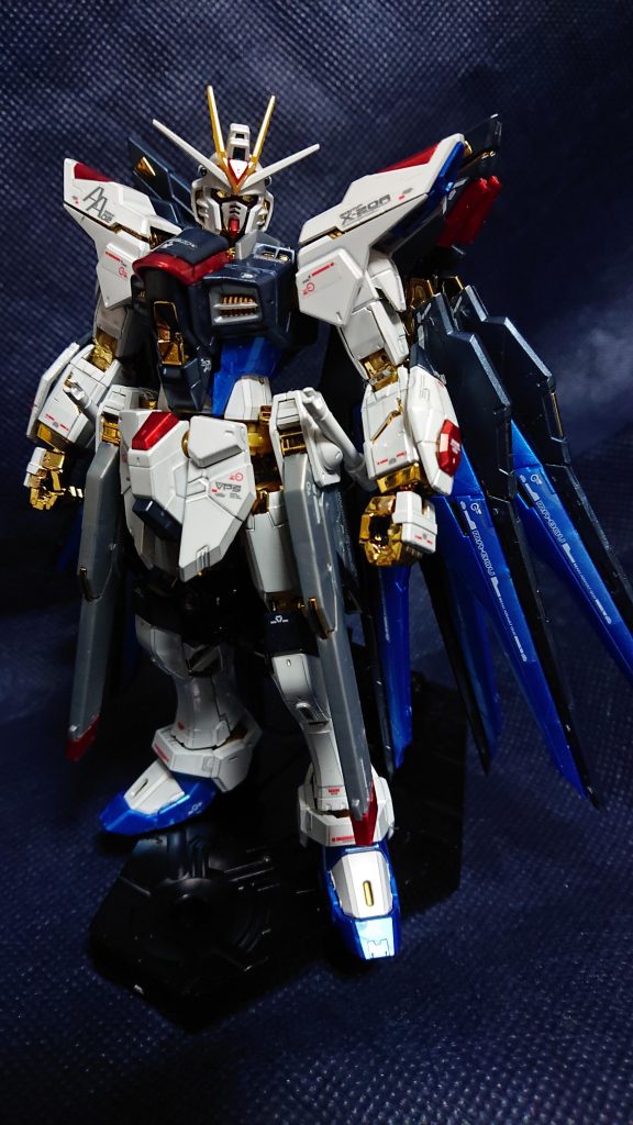 舞い降りる金色の翼    ストライクフリーダムガンダム（チタニュウムフィニッシュ）–3枚目/制作者：ともえんパパ