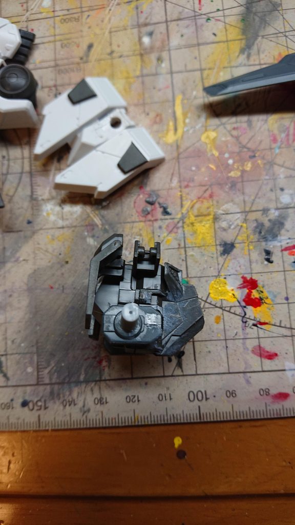 横からみた図またプラ棒には軸の緩み防止の為に薄いプラ板を切って使用緩みがなくなりました