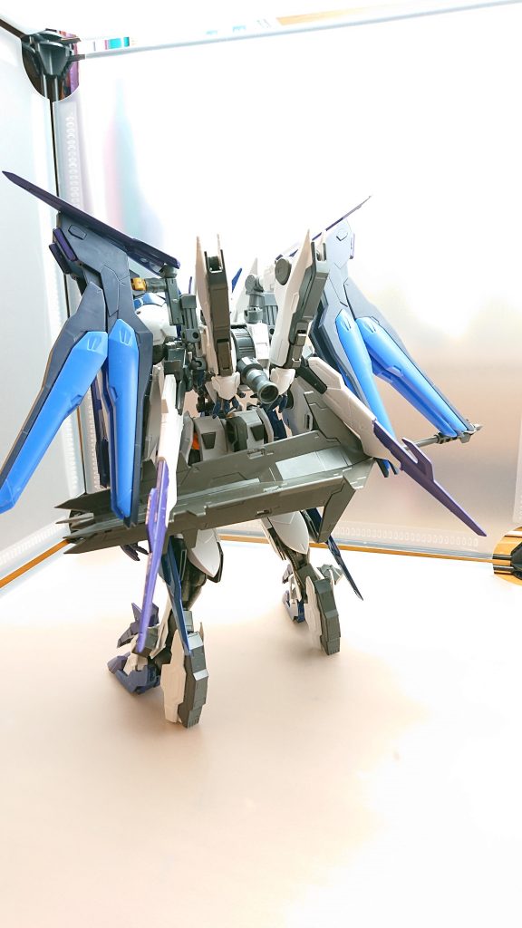 二極災身動きが取れないディザイアが自身の復活の為に作り出した二機の機体コピーした自分の人格の一部をインストールされておりクルデリスにはディザイアの冷酷な性格がインストールされているもう一機はまだ姿を表していないがディザイアの残忍な性格がインストールされている二極災はそれぞれヴァルハラの幹部よりも高い戦闘力とディザイアと同じ高い知能を宿している