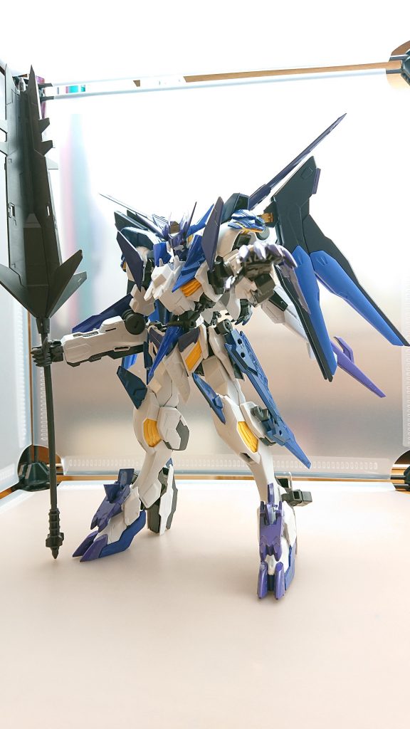 クルデリスは近接、遠距離、オールレンジ等様々な戦闘を得意としている