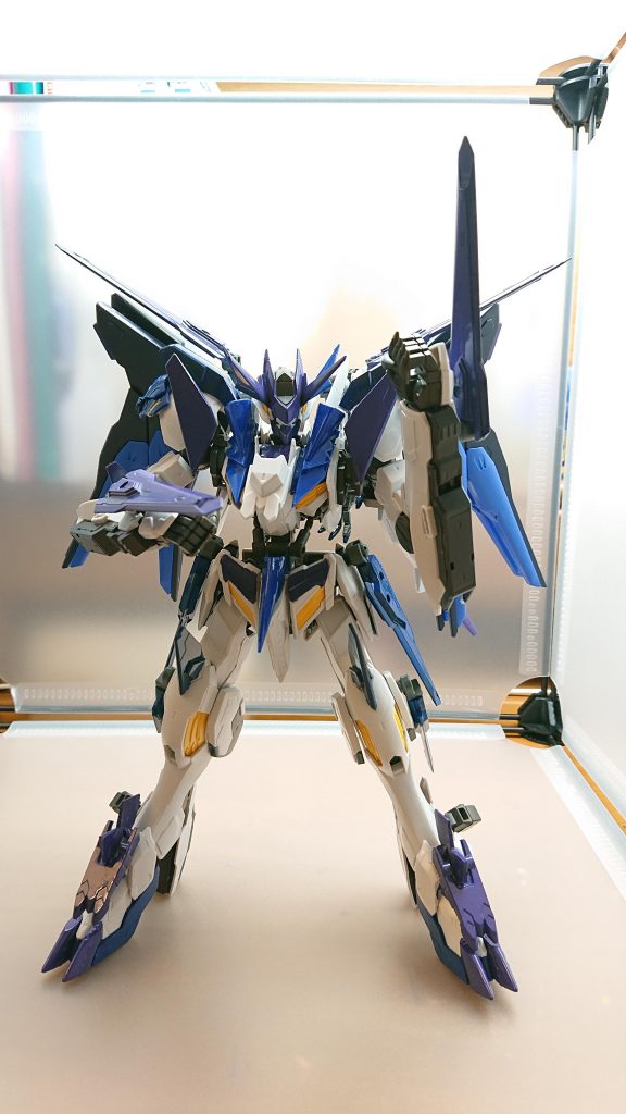 腕にソードビットが取り付けられており、接近戦を繰り広げ敵を切り裂く