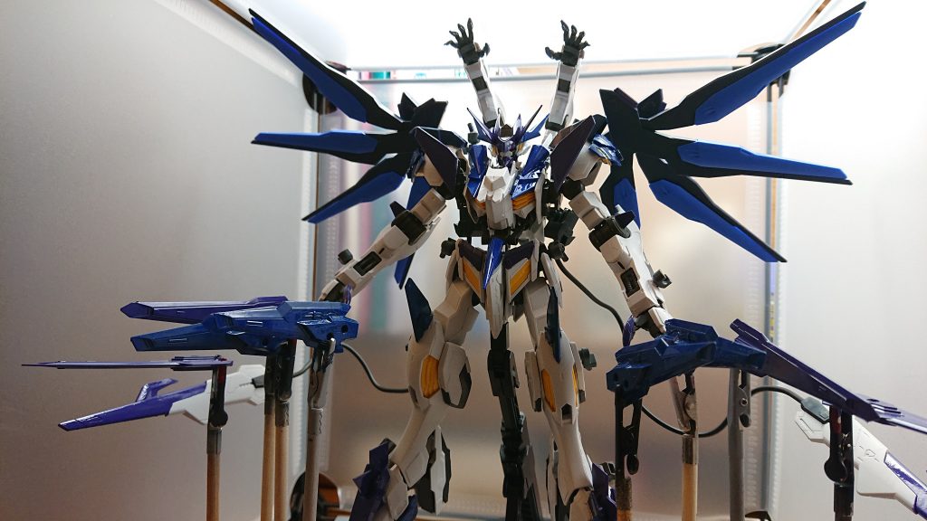 ソード、バスタービットを放ち、地上と空中の敵に同時攻撃を仕掛ける