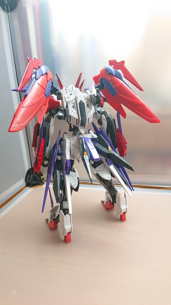 闇遺物月牙隊の世界に存在する遺物とは違い邪悪な力が宿し使い方を間違えれば世界が大混乱に陥ると云われている危険な遺物月牙隊はこの遺物を回収することも目的として動く時もある闇遺物が生まれた原因はディザイアに滅ぼされた星に住む人々が宿した負の感情が込められ生み出されたらしいこの力を利用する為ヴァルハラも手に入れようとしている