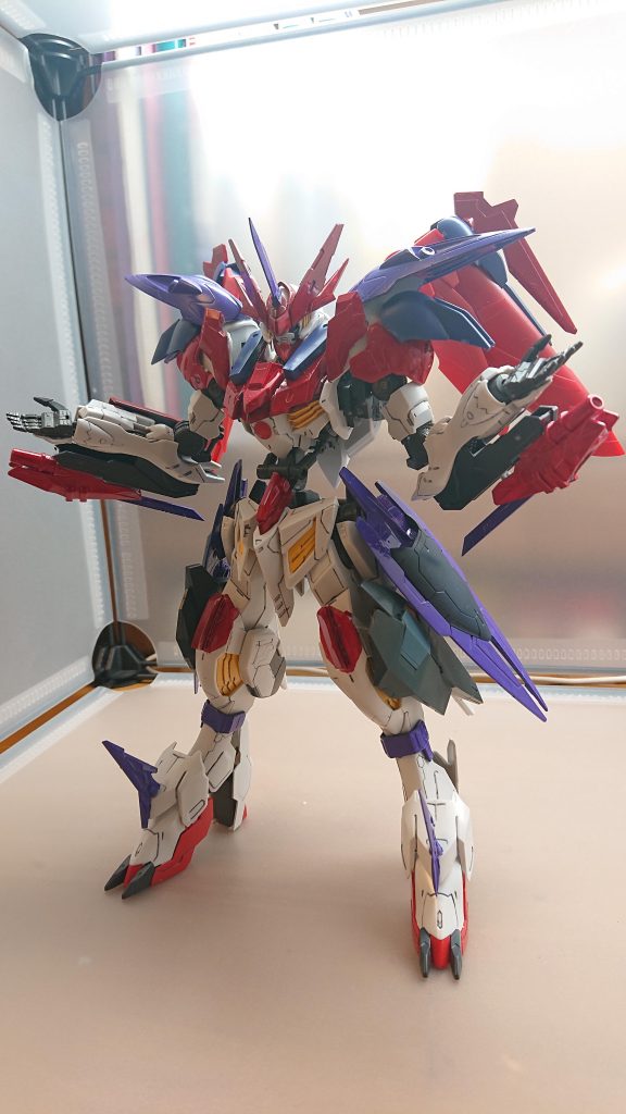 ディザイアとクルデリス、そして自分に立ちはだかる人間達を下等な存在と見下しており闘いをゲームのように楽しんでいる