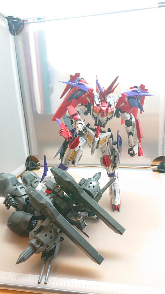 一般市民の電子生命体を戦闘に参加させる二極災のやり方に反発したキマリスボーグは戦うもその圧倒的な力の前に一方的に敗れてしまう