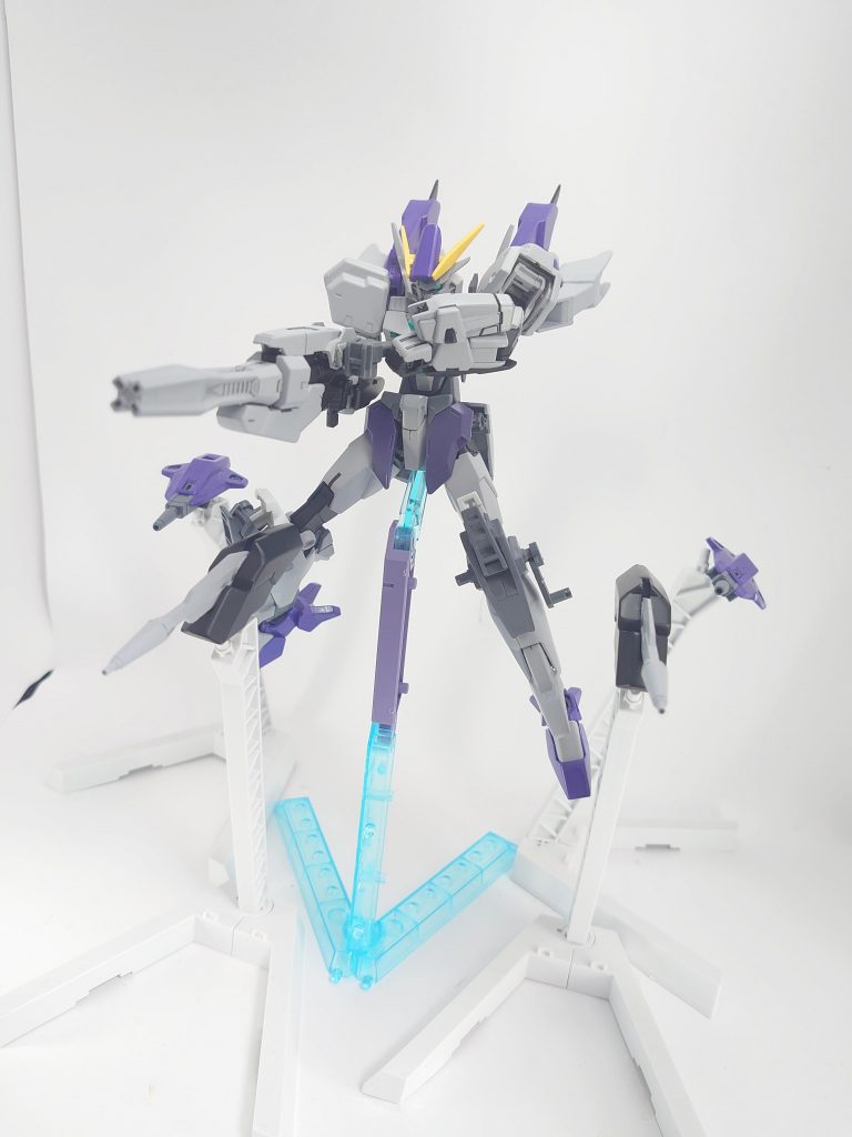 ビームビット脚部、リアスカート側に装備している小型の攻撃型ビット小型の為、火力は小さいが連射力とビットの数でカバーしているので攻撃には申し分ない