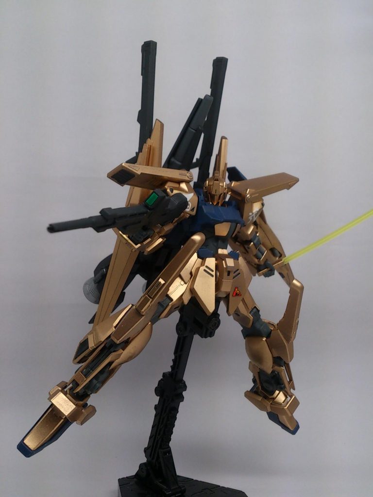 ビームライフルは少し短銃身化。