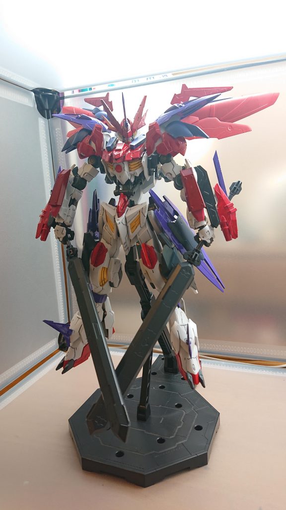 錬金術でソードメイスを2本生み出し二刀流を繰り出す例え破壊されてもいくらでも生み出して攻撃を続ける