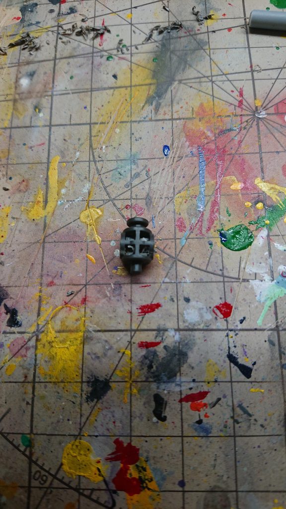 ます軸パーツの両端を切り落とし3mmドリルで穴を空けます空ける場合最初に1mmか1.5mmで穴を空ければやりやすいです