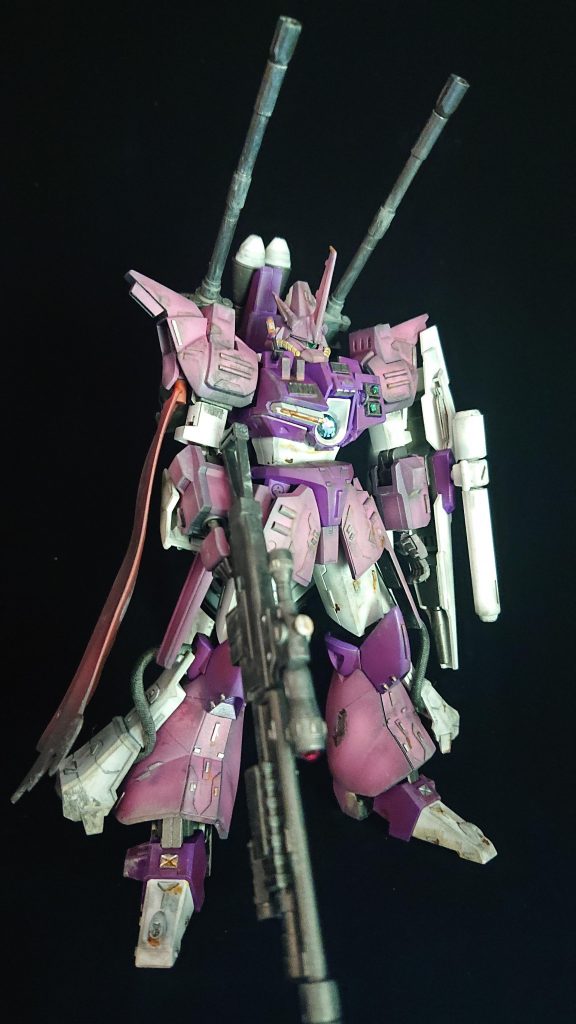 地球降下後、現地改修的な。右腕にはせめてもの、対ビームコーティングマント