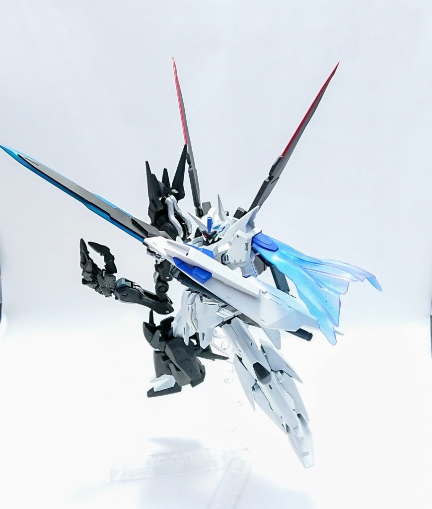 シールドバインダーには、アメイジングエクシアの武器を付けてます。展開と収納もしっかりできます。