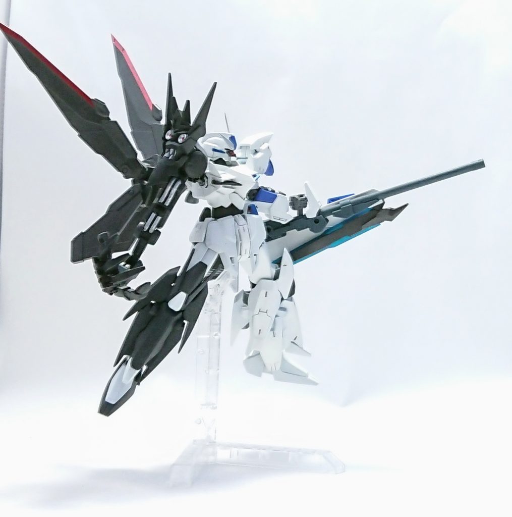 もちろん、ランチャーも展開できます。ランチャーとエクシアの剣が干渉しないようにしてあるので、難なく展開できます。