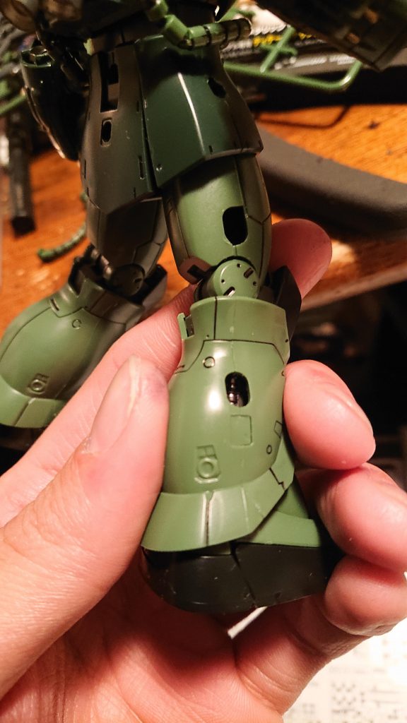 穴から見えるフレームのパイプ部分。ガンメタペンで塗装してやったが見えないと気づいた時には遅かった…。でもこう言う場所ほどこだわってしまう不思議。