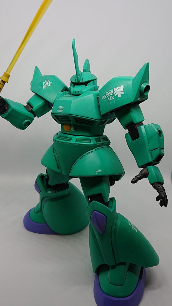 武装はビームナギナタだけにしました。