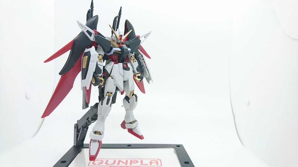 機体の基本性能はアスカ機と同じだが、実戦データがフィードバックされており、機体の安定性は向上している。コンクルーダーズはデスティニーを主力とした特殊部隊であり、デスティニーは数機配備される予定であり、パイロットに合わせた調整が施されていた。