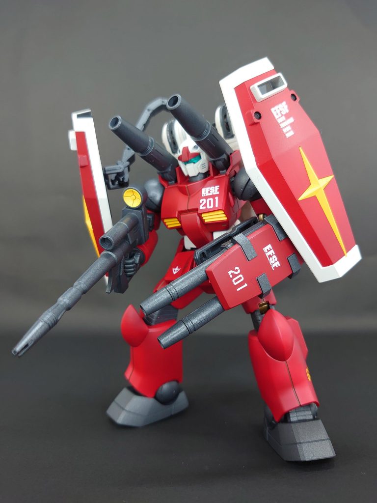 腰を少し下ろしての構えがガンキャノンは一番良いと思います。