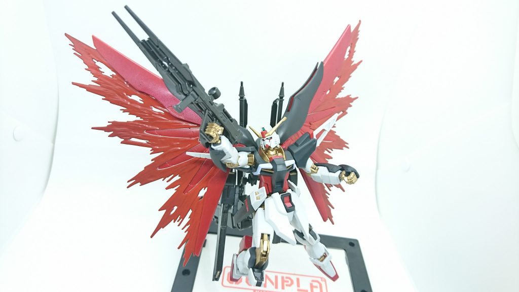 光の翼フリーダムの能動性空力弾性翼を発展させたものであり、大気圏内を問わず絶大な機動性をもたらす。アスカ機と同様の者であるが、深紅色の光の翼を展開する。