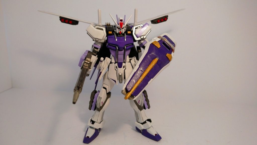 エールストライカーも咲夜専用にしました。シールドはネイル用のきらきらひかるらめいりのトップコートを塗っています。