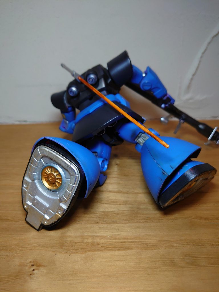 ホバーも塗装済み。ゴールドでキレイめに。ヒートサーベルもゴールドです。