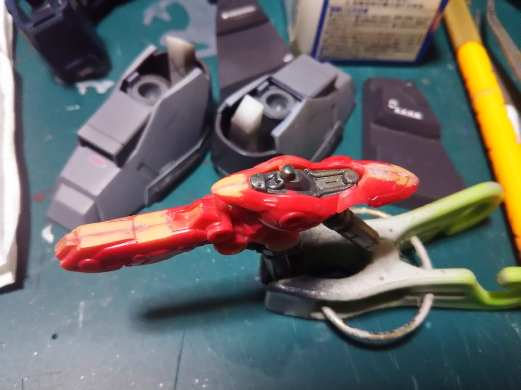 接着は流し込み用で、合わせ目消しは瞬着でやりました。