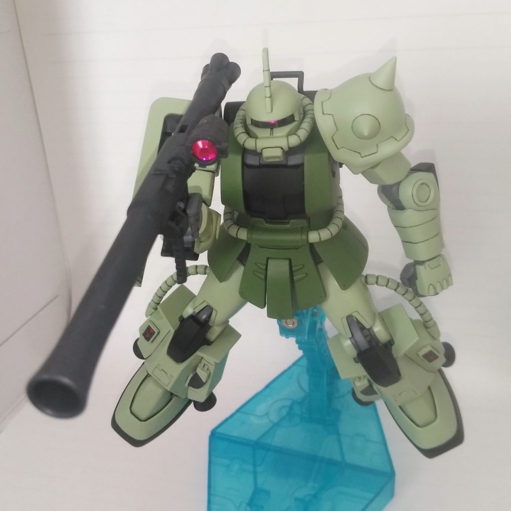 派手なポージングは出来ませんが、浮かせただけでも様になる機体だと思います。