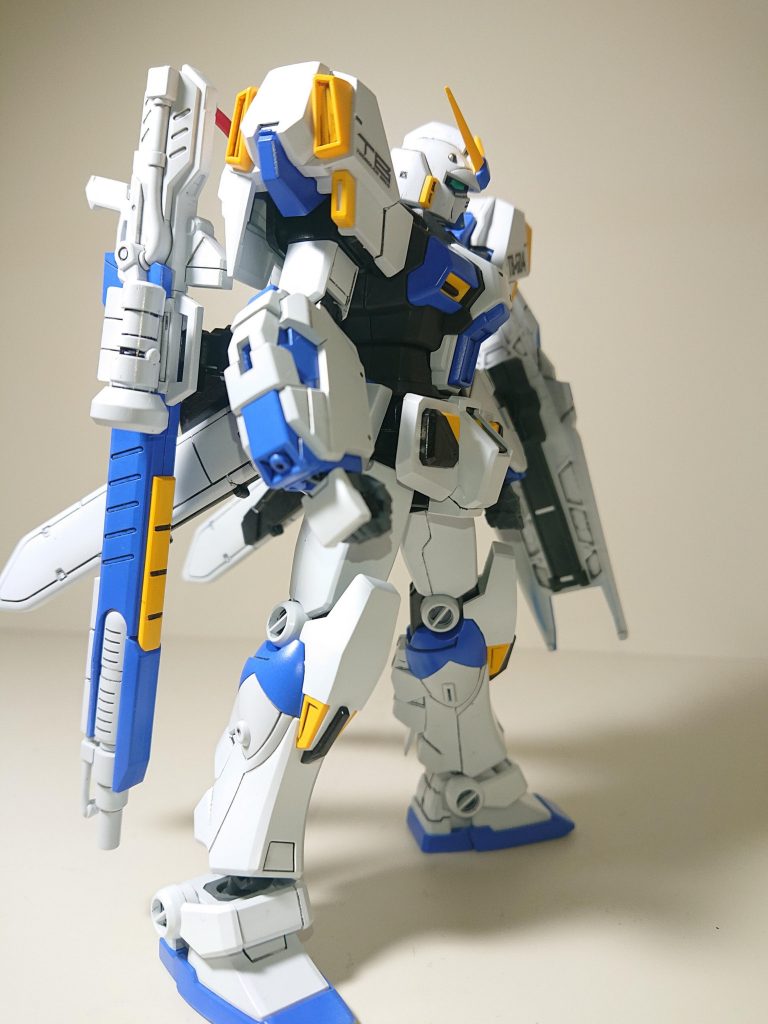 いつもはサフを暗めのものにするのですが、今回は白サフにして、仕上がりの発色綺麗になるかなぁ～ と思いながら塗って見ましたw どうでしょうか??