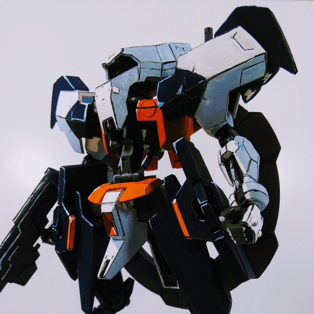 意外と直線的なフォルムで、エッジのペン入れがしやすかったです。