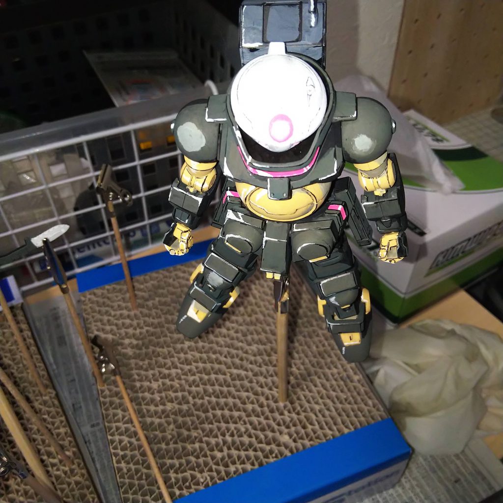 ハイライトを塗り、仕上げに水性つや消しトップコートを吹きました。