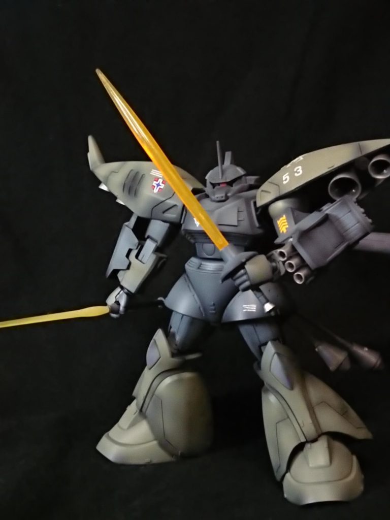 ギャンのビームサーベルも装備