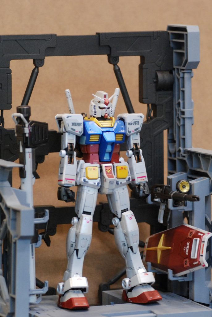 息子と制作中に胸部装甲を破損してしまい、傷隠しの為に一部標準に無いデカールを使用。