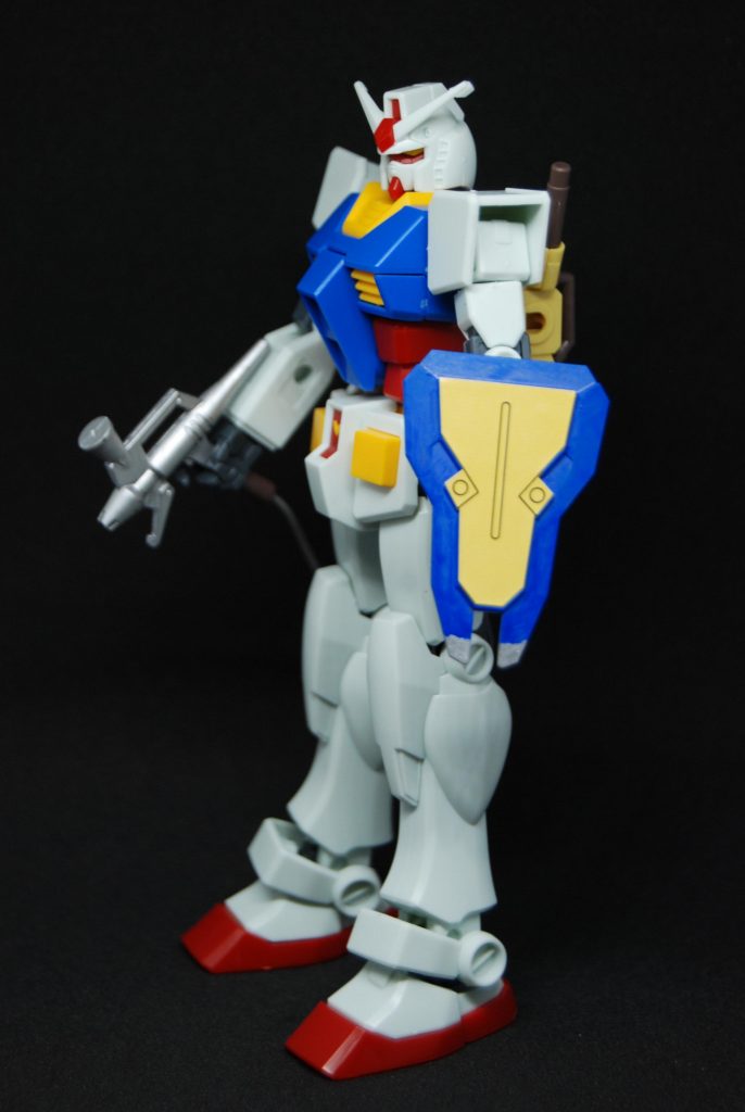 Pスプレーガンはマッキー・ペイントマーカー銀、Dセパレータシールドは本来は指定色はグレーですが、ガンダムマーカーでは無理そうだったので「パーツオープナーといえば青だよね!」とマーカー青で塗りたくって多少なりともオリジナリティを演出。本体の方は全くいじらず、というか今からいじり方を勉強します。アンテナ部分の加工は早くできるようになりたい…。