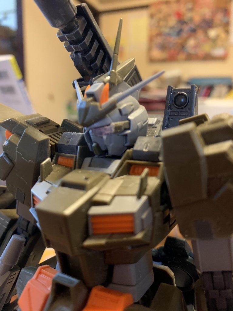 スカウター？みたいな感じで頭部に追加レーダーサイトを付けてます