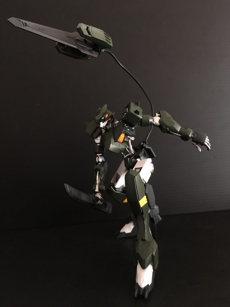 設定③ マーチ・ヘア単独任務を想定し開発された「Kシリーズ」には、強力な妨害電波を発生させ、カメラやレーダーなどの電子機器を無効化する電波妨害装置「マーチ・ヘア」が標準装備されている。