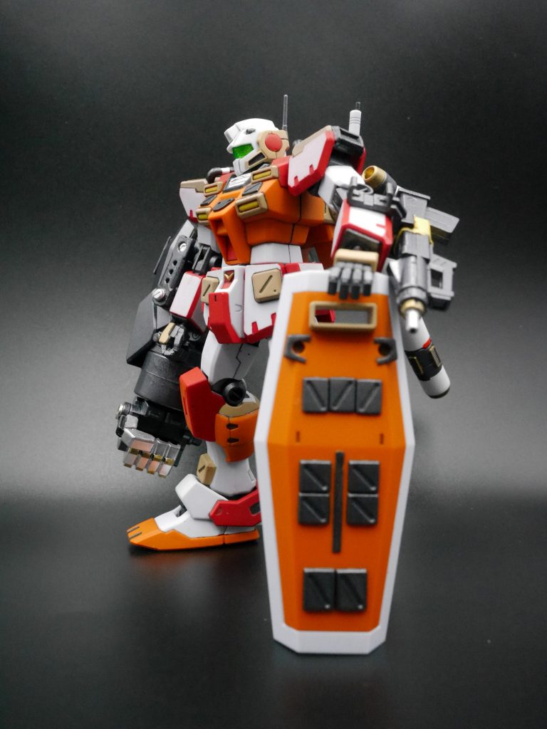 シールドには増加装甲パーツをガンメタルで塗って接着してます。効果は微妙そうですが、見た目はごつくなりました🤣