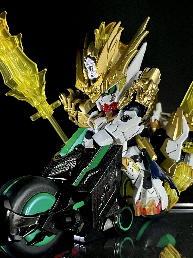 腰アーマーと龍脚装を後ろに装着。こっち世の方がバイクが良く見えて好き。